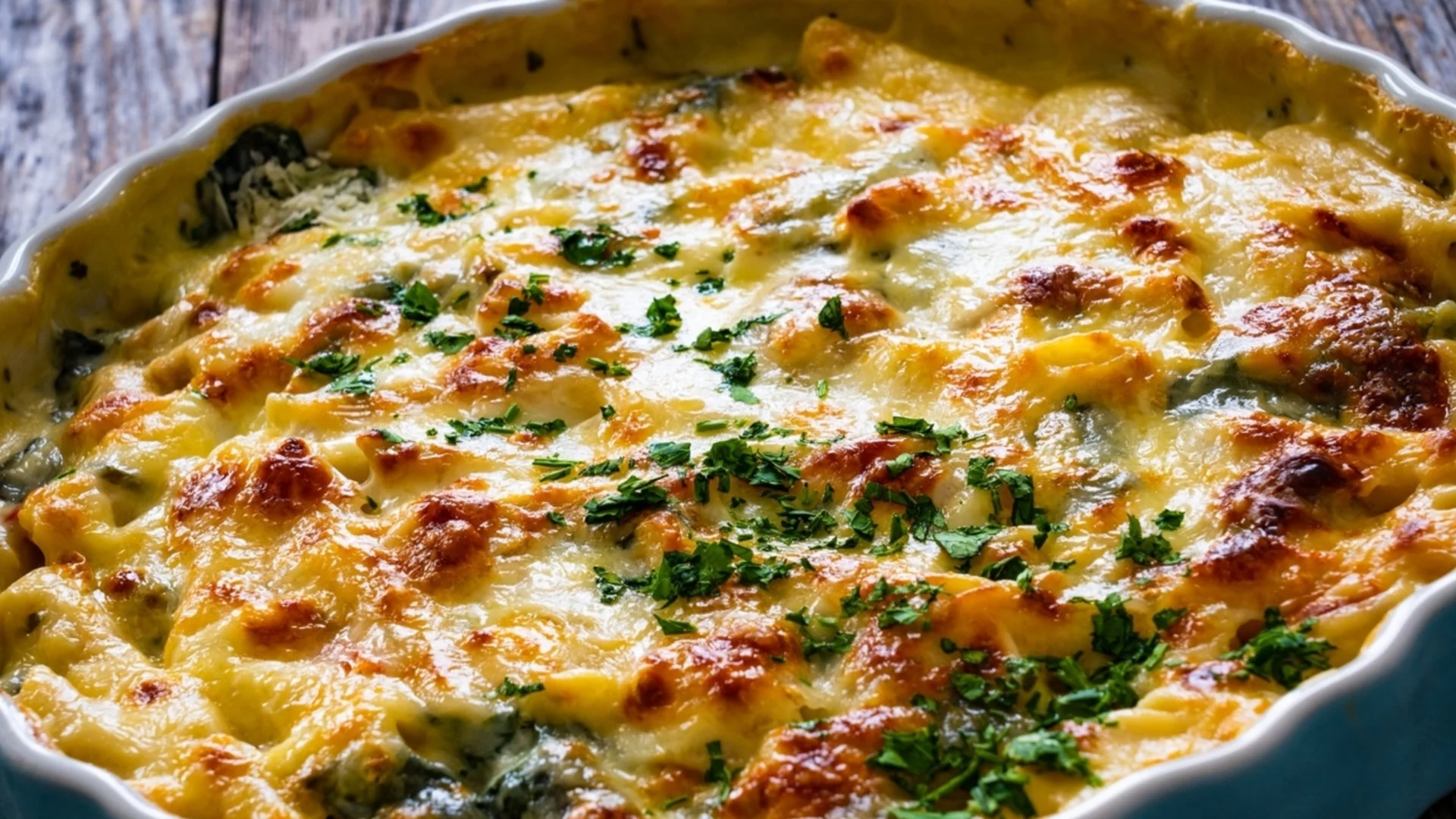 Тази запеканка с броколи и картофи е хем полезно, хем и много вкусна