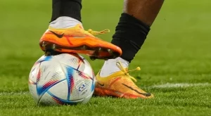 Ужасяващо: Ас на сензация в Първа лига счупи крака си