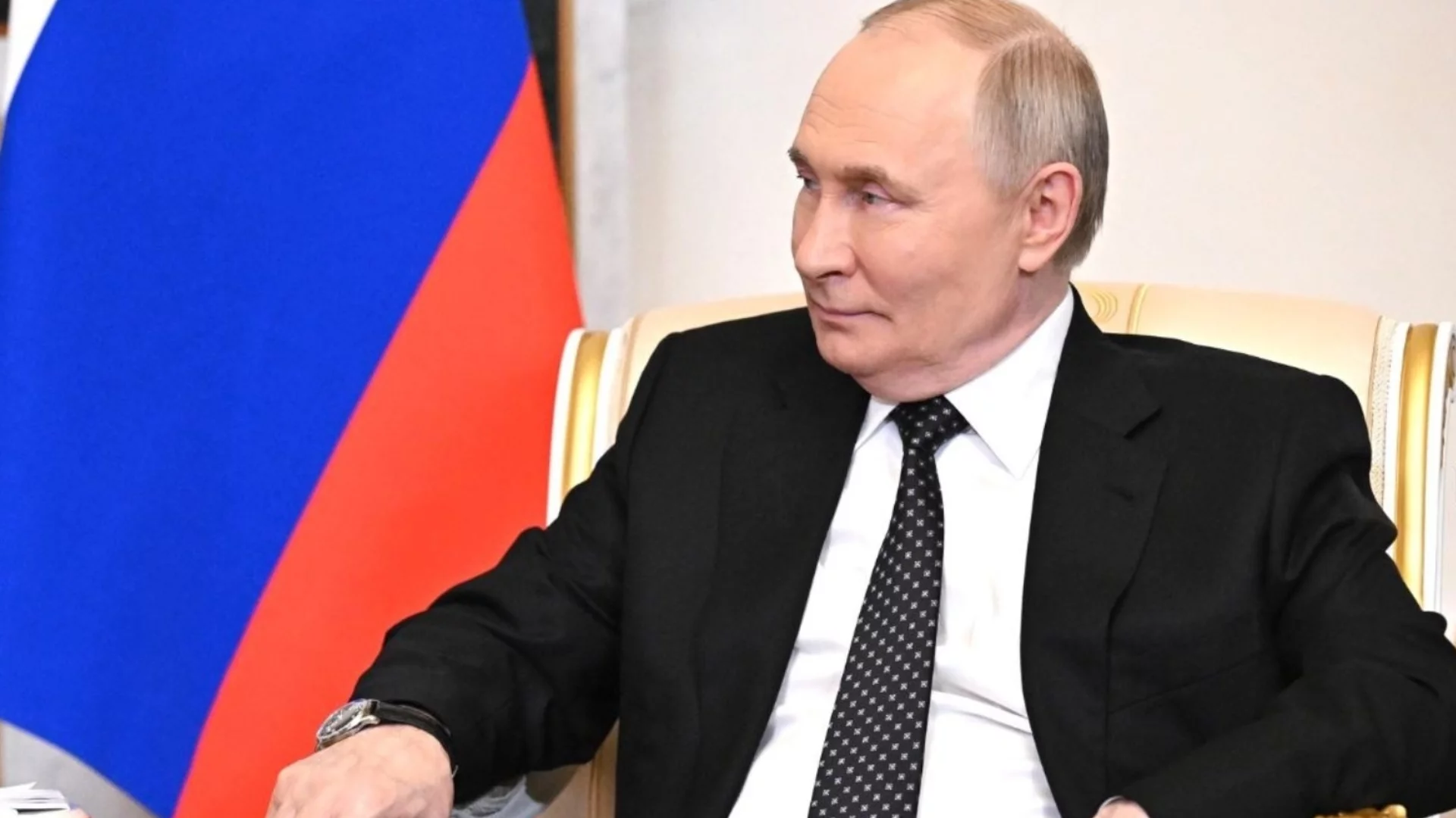 Антивоенният руски протест с песни стигна директно до Путин (СНИМКИ и ВИДЕО)