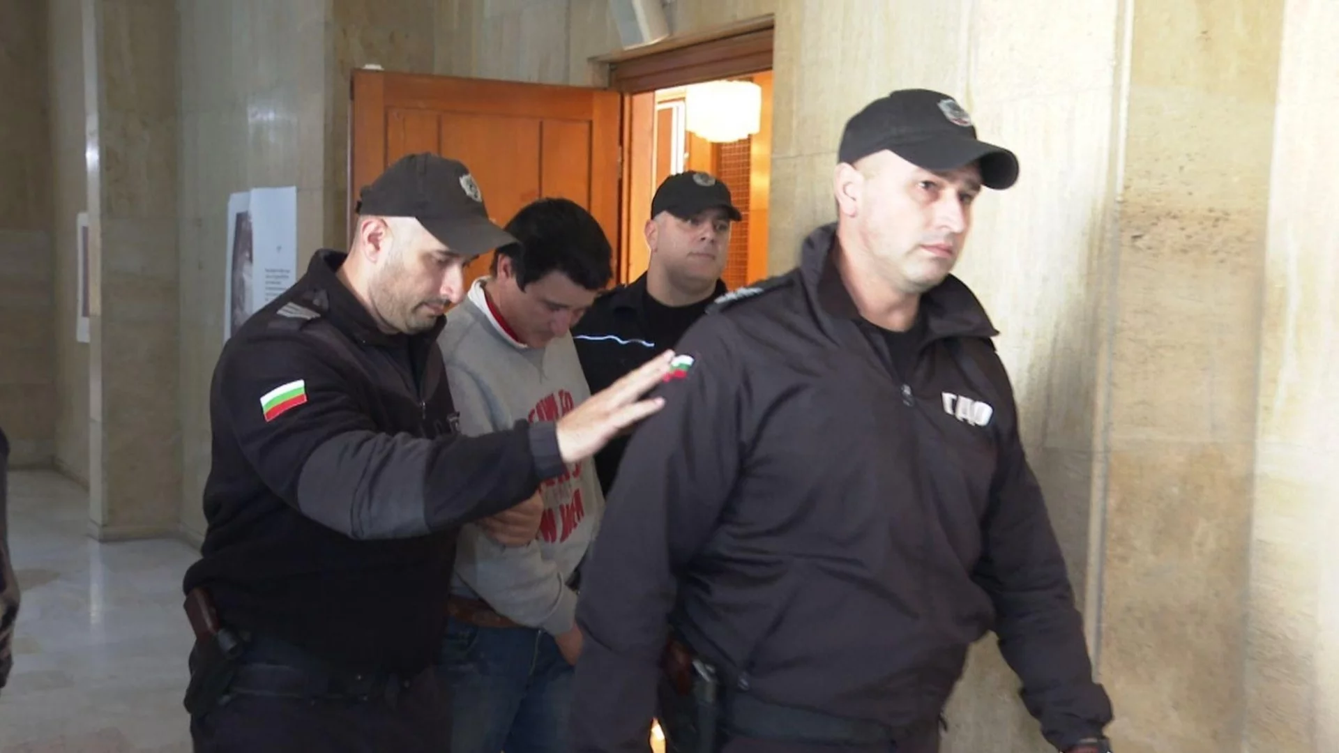 Самоуби се чичото на обвиняемия за тройното убийство