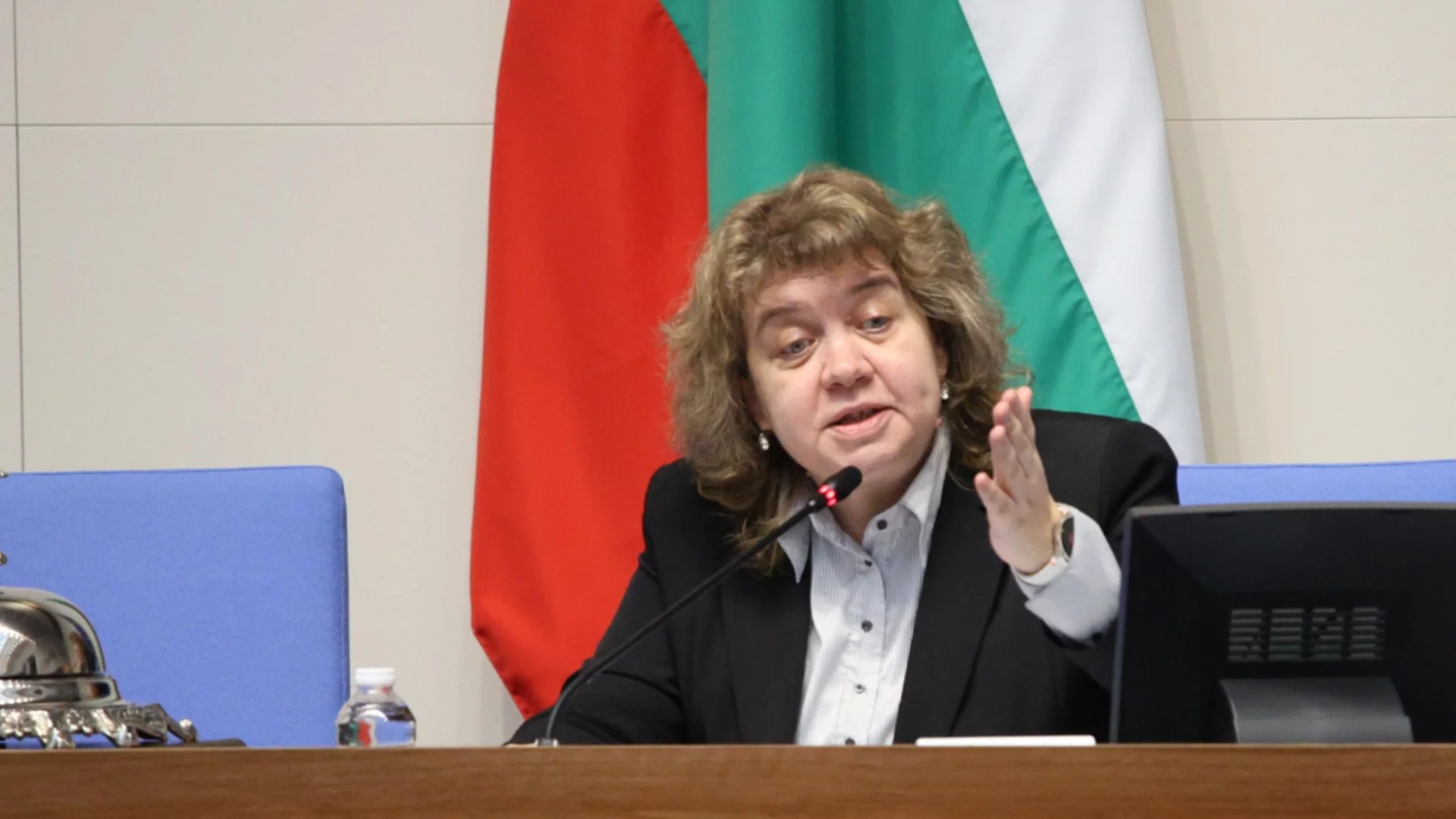 Киселова "с благодарност" си тръгва през декември, председателите на парламента ще се сменят всяка година