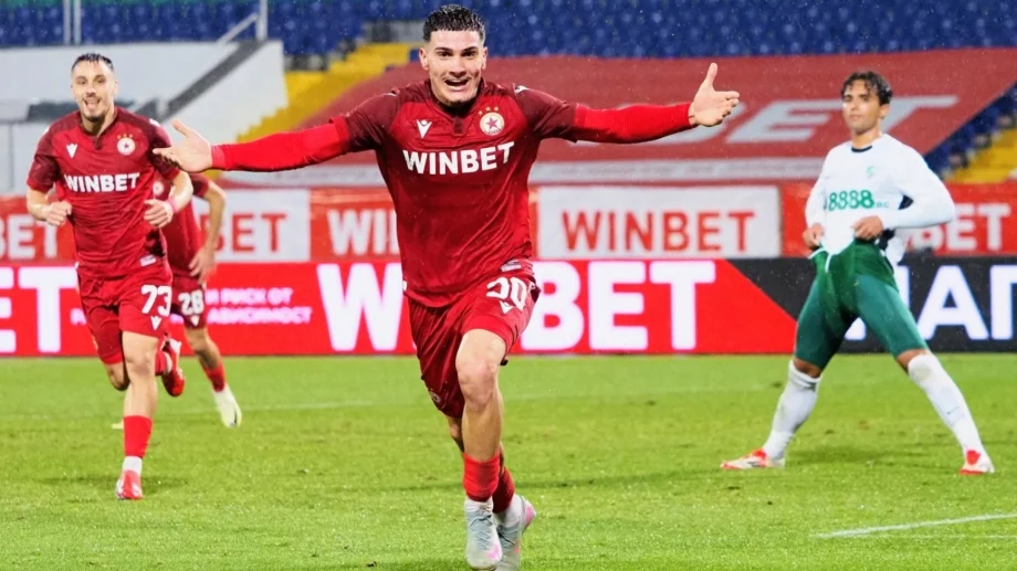 Христо Янев: 122 мача в елита, но 5:1 го умее само с ЦСКА