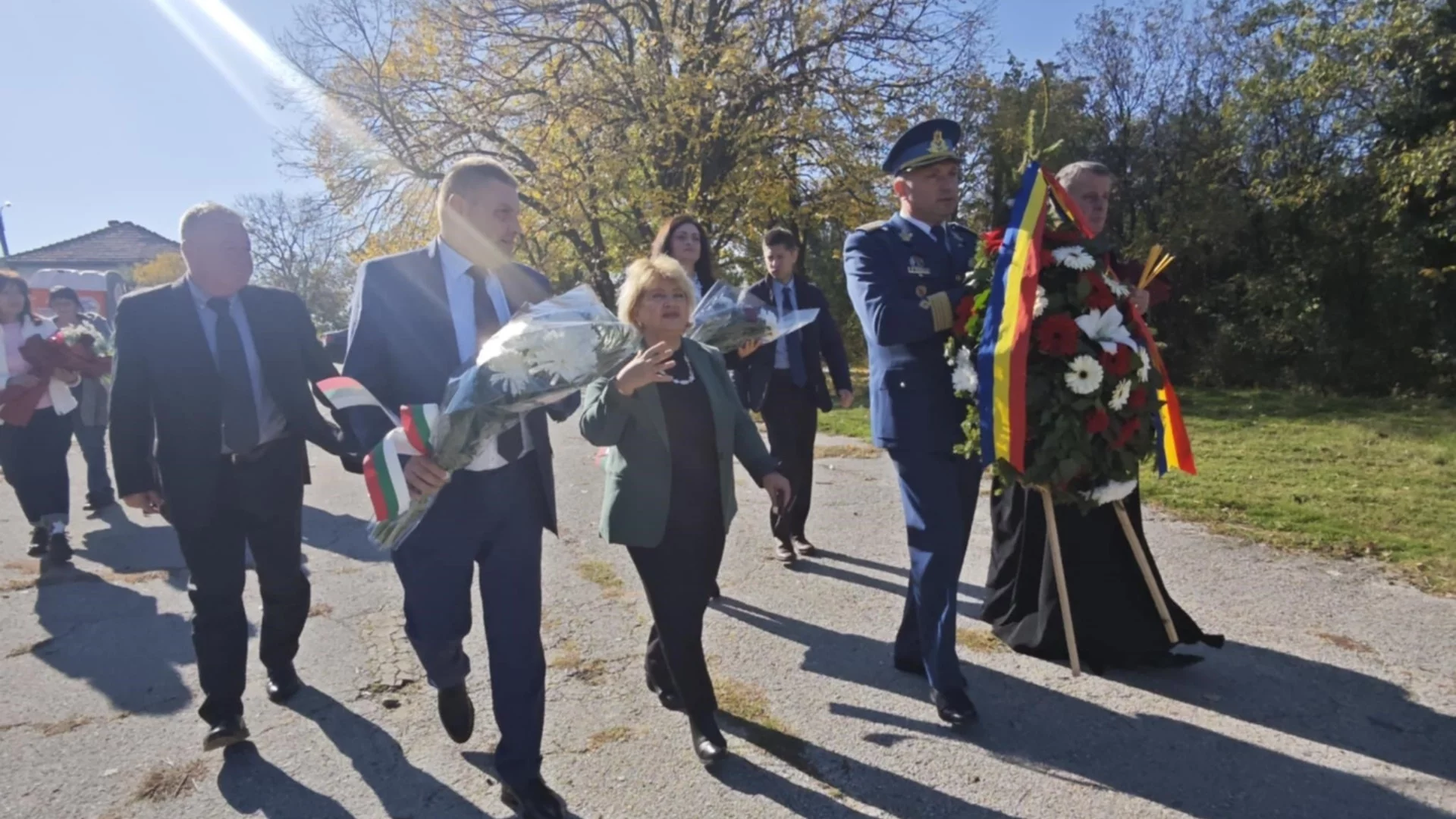 С поднасяне на цветя пред паметници в Плевен, Гривица и Пордим бе почетен Денят на Румънската армия