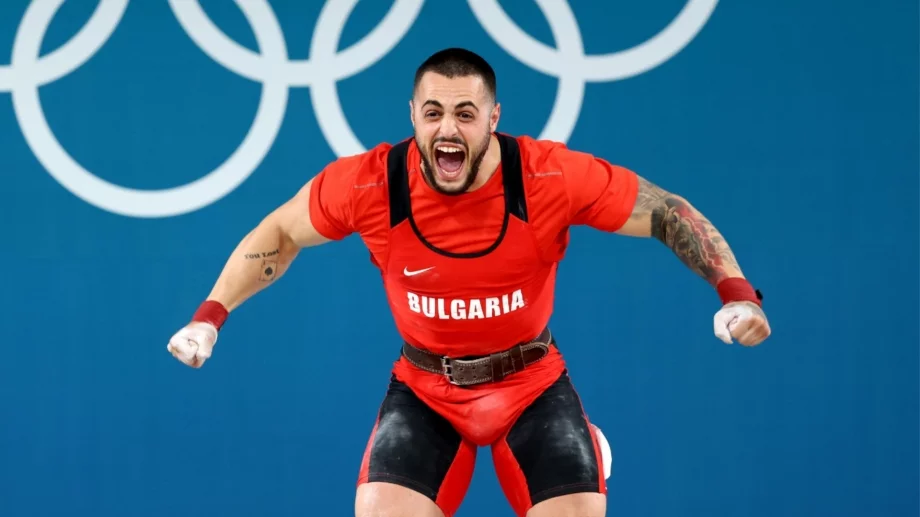 След офертите от 2 милиона: Карлос Насар и агента му заминаха за Близкия Изток