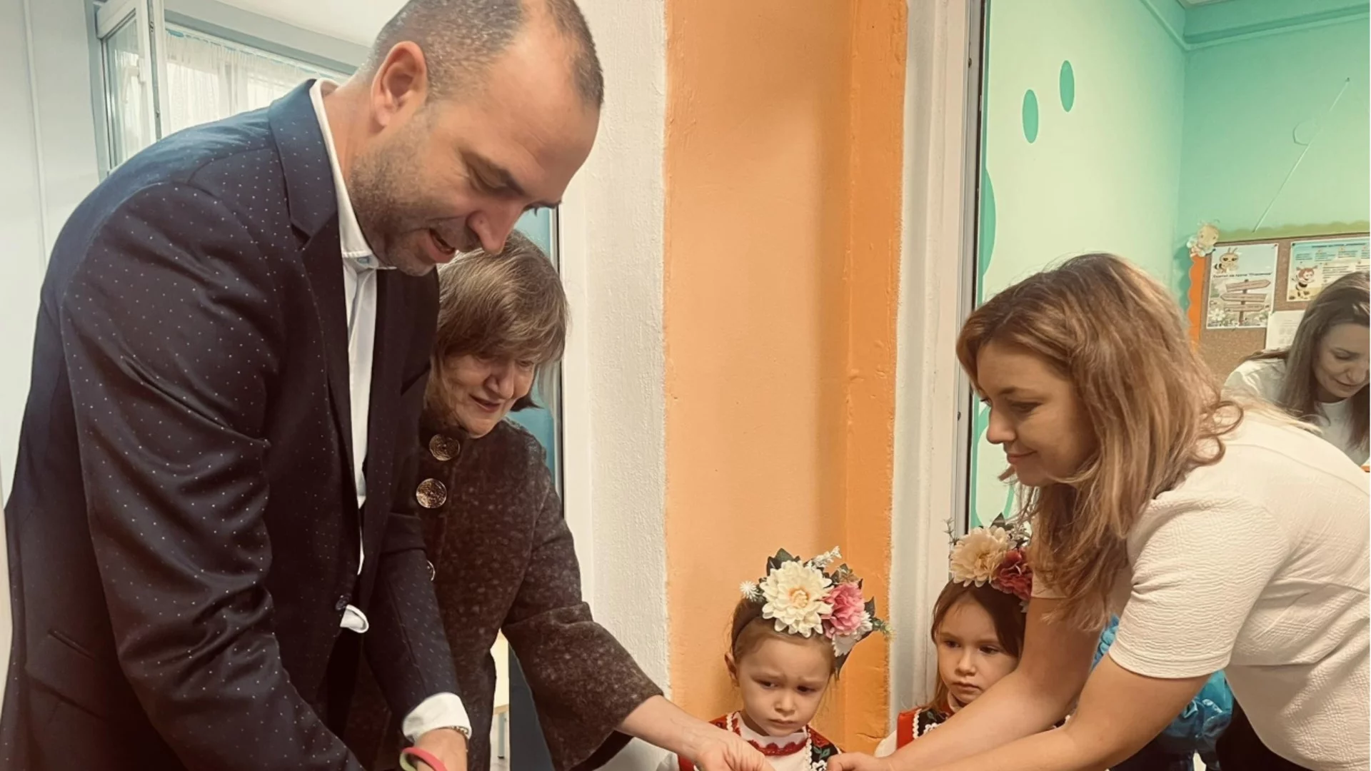 Кметът на Кюстендил откри първия СТЕМ кабинет в детска градина в града (СНИМКИ)