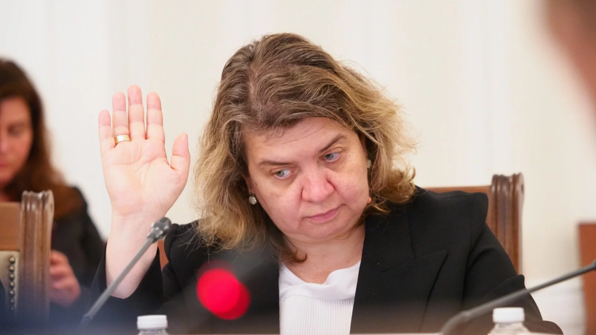 Киселова няма да е цената на хаоса за нови избори: И Вигенин обяви, че БСП са готови да отстъпят
