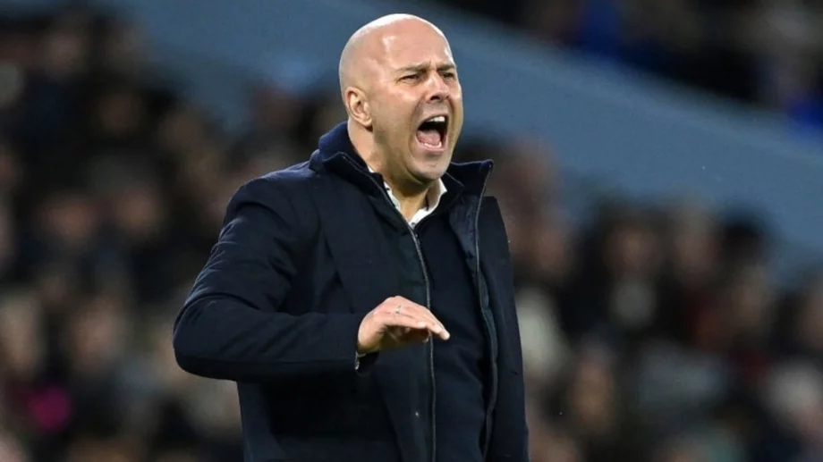 Трима топ мениджъри чакат на опашката, ако Ливърпул уволни Арне Слот