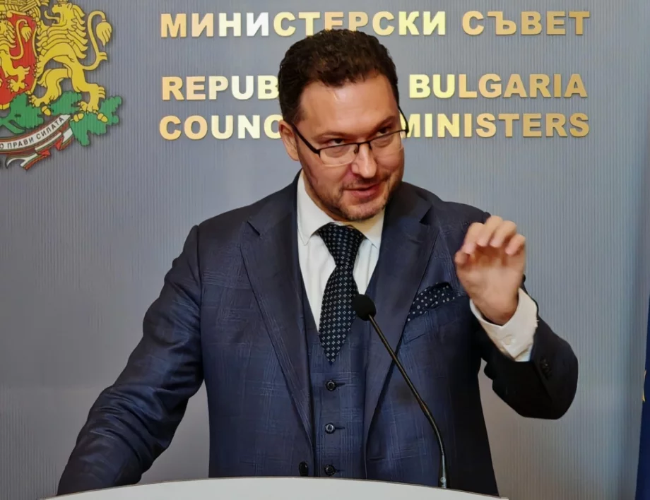 Неонацистки плакати посрещнали посланика на Германия във Варна? (СНИМКИ)
