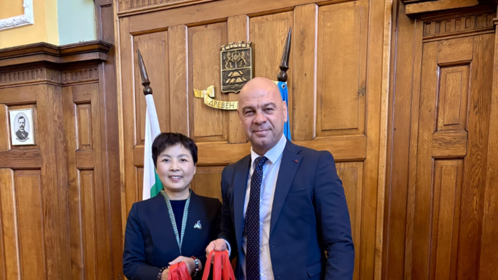 Кметът на Пловдив и посланикът на Китай обсъдиха възможности за икономическо и културно партньорство