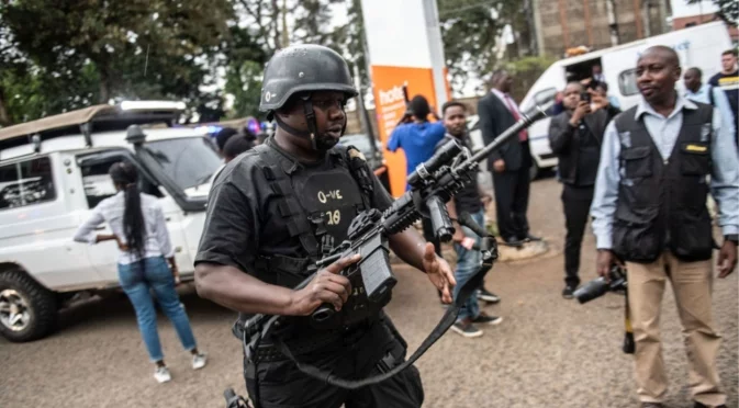 Малък самолет се разби в Кения, загинали са чуждестранни туристи (ВИДЕО)