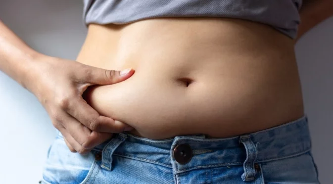 Лекар обяснява защо повечето жени имат по-закръглени кореми до вечерта
