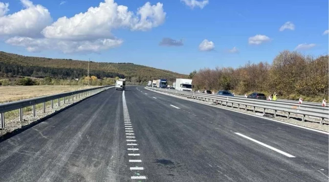 Внимание, шофьори! Ремонти по АМ “Тракия“ променят движението