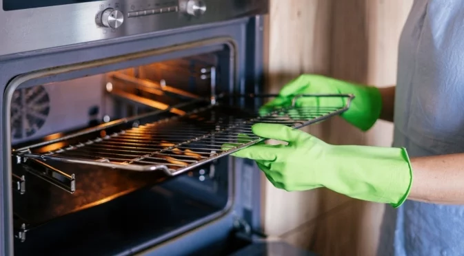 Как без химия да почистите дори най-мръсните решетки на фурната