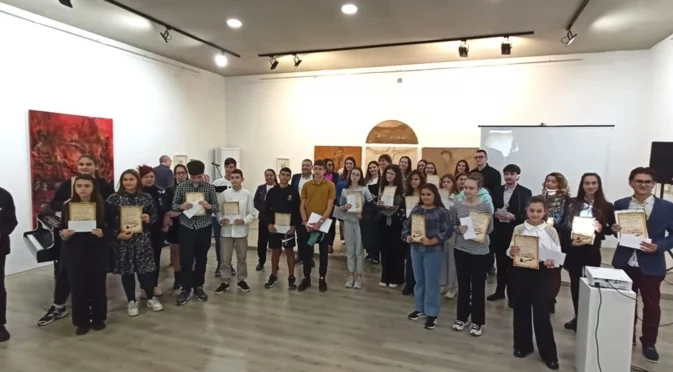 Община Плевен отличи педагози, ученици и директори в навечерието на Деня на народните будители