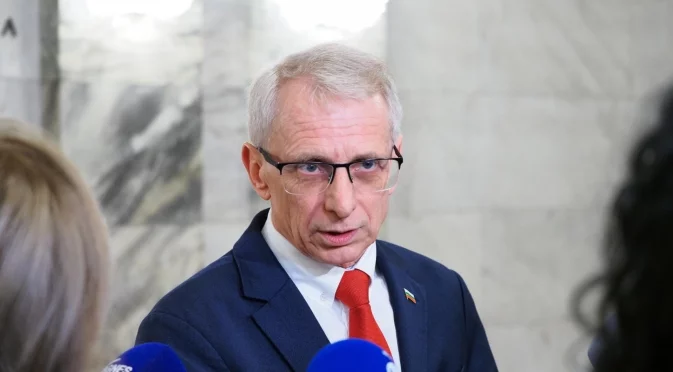 Рокадата в парламента - подготовка за извънреден вот: Говори бивш премиер