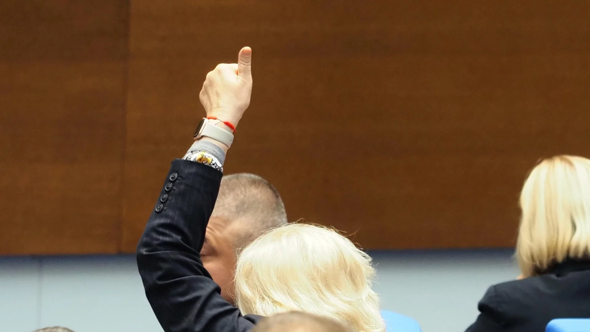 Има кворум, но няма заседание: Шефът на ДАНС пак за зелен хайвер в парламента