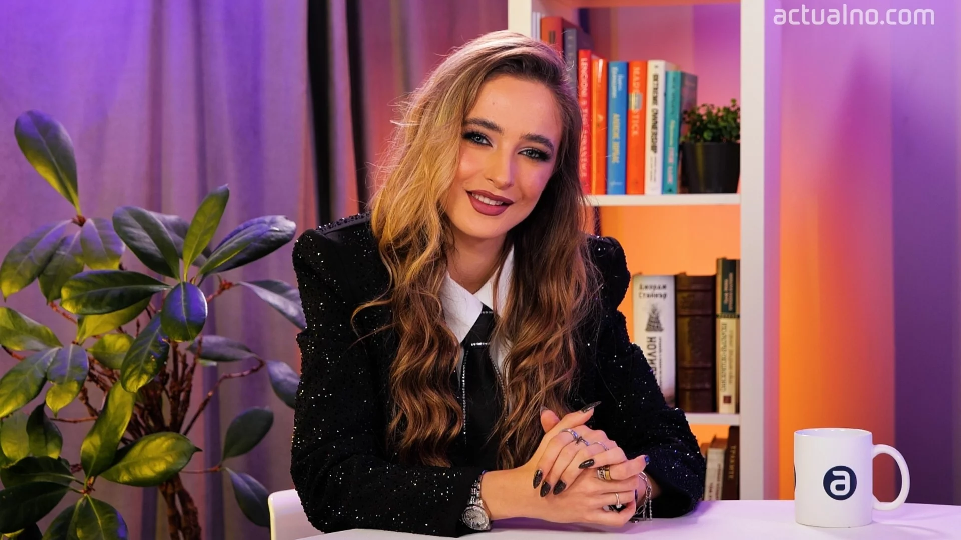 Никога не се слагам в рамка: Новата музикална сензация Елизабет в Студио Actualno (ВИДЕО)