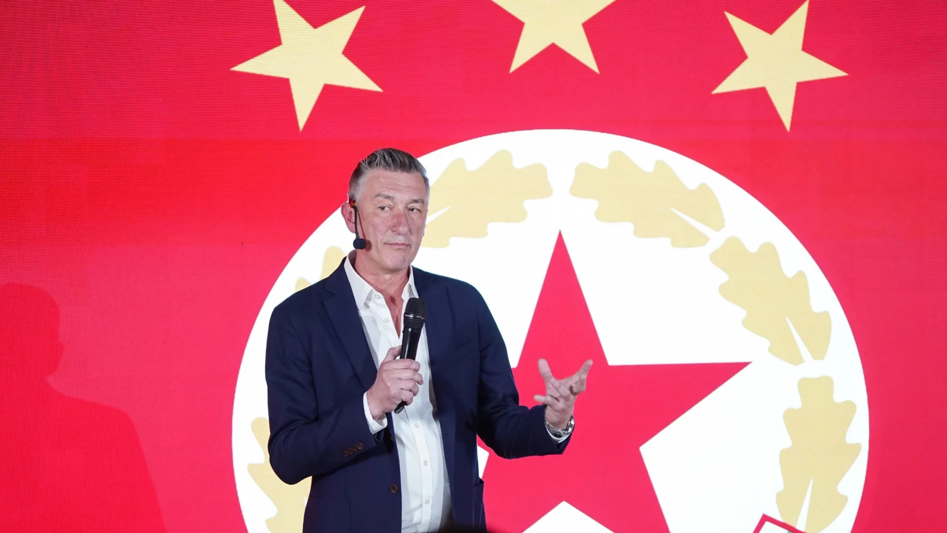 Бивш собственик на Левски дава работа на отстранения изпълнителен директор на ЦСКА