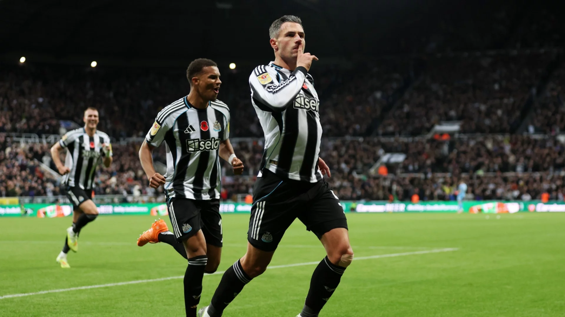 Не е само Ливърпул: Отбор от топ 3 на Висшата лига отпадна от Карабао Къп! (РЕЗУЛТАТИ)