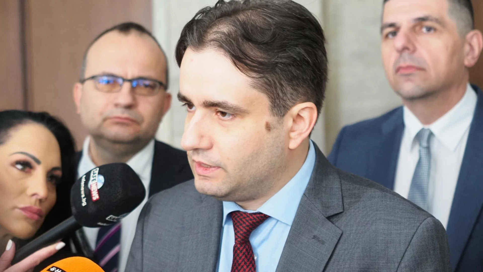 Пеевски ще реши кой от двата си коня да заложи": Божанов за Деньо Денев и Антон Славчев