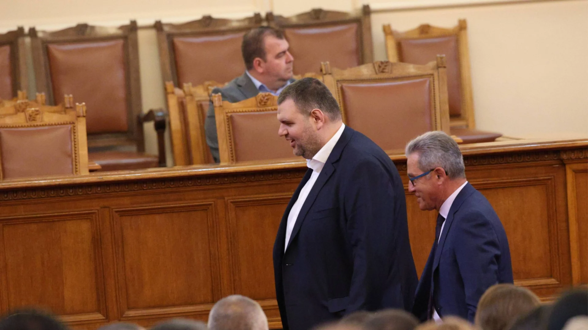 Пеевски "изяжда и източва" ДПС: "БОЕЦ" с любопитни документи за централата на "Ново начало"