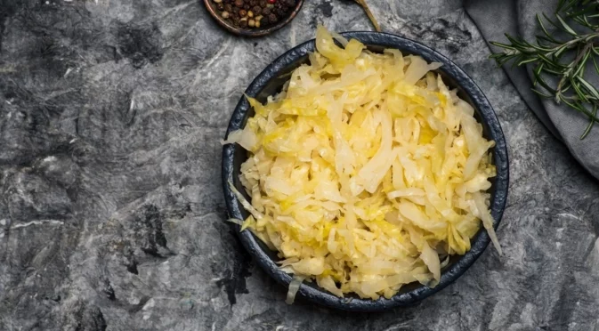 Кои са най-добрите дни през ноември 2025 за приготвяне на кисело зеле