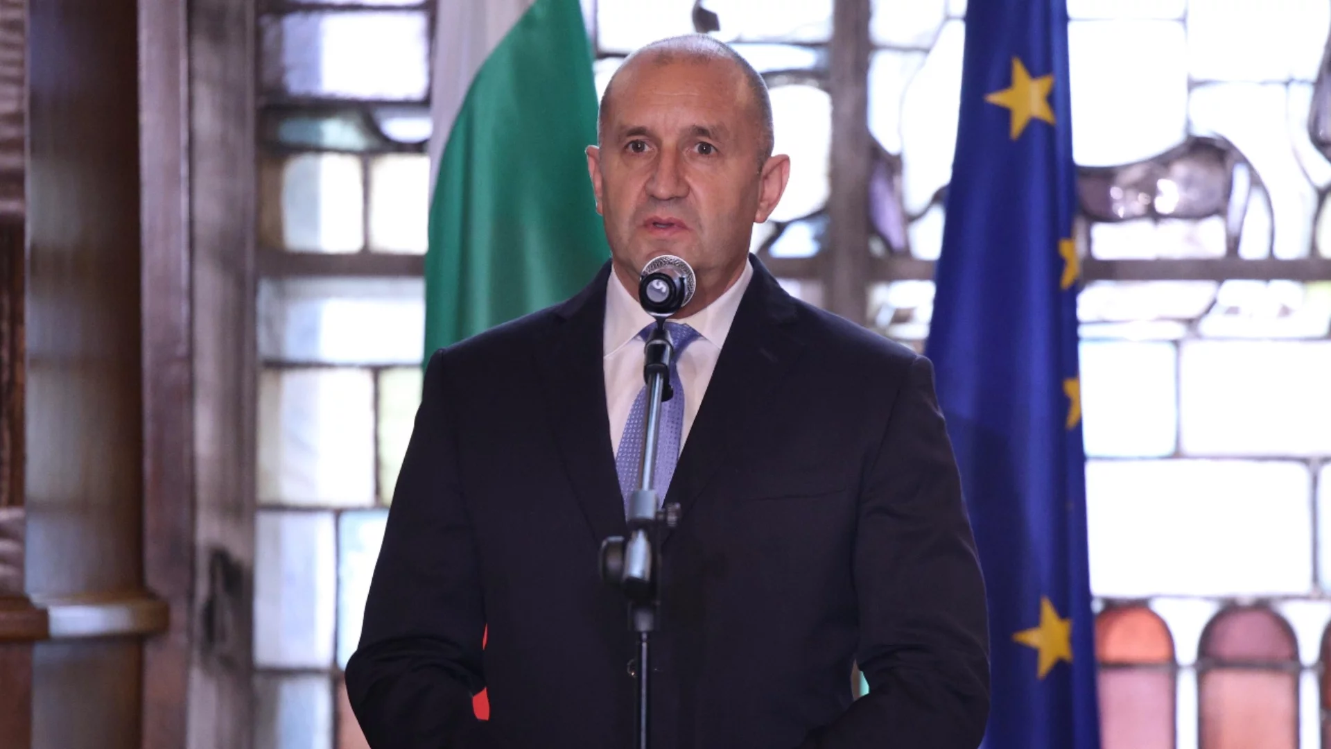 Още едно паднало вето: Управляващите взеха на Радев и подслушването