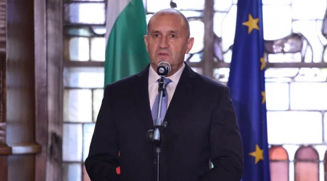 Още едно паднало вето: Управляващите взеха на Радев и подслушването