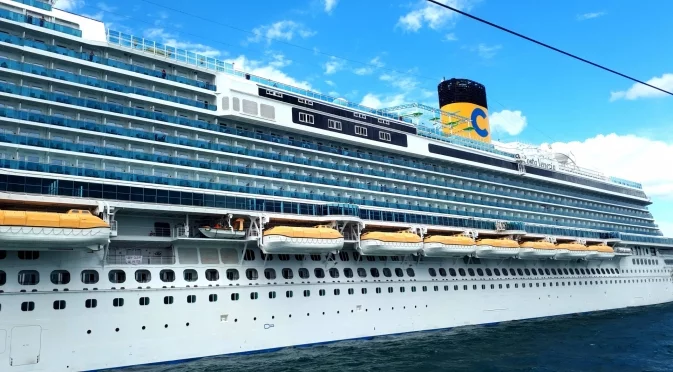 Жена почина, забравена от круизен кораб на тропически остров