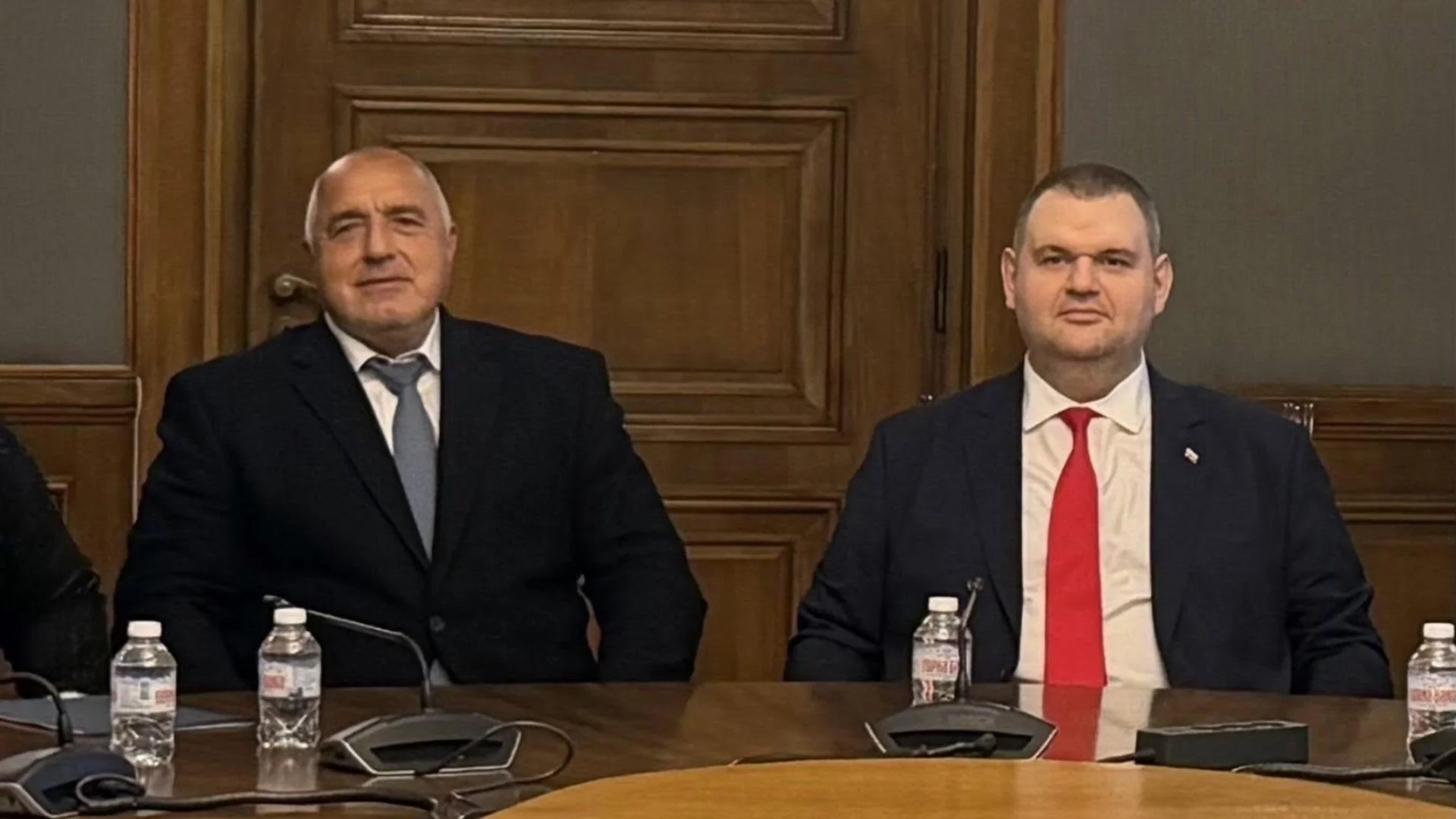 "Поне 20 депутати от ГЕРБ са подчинени на Пеевски, ще има пробив при гласувания": Цветанов занули Борисов