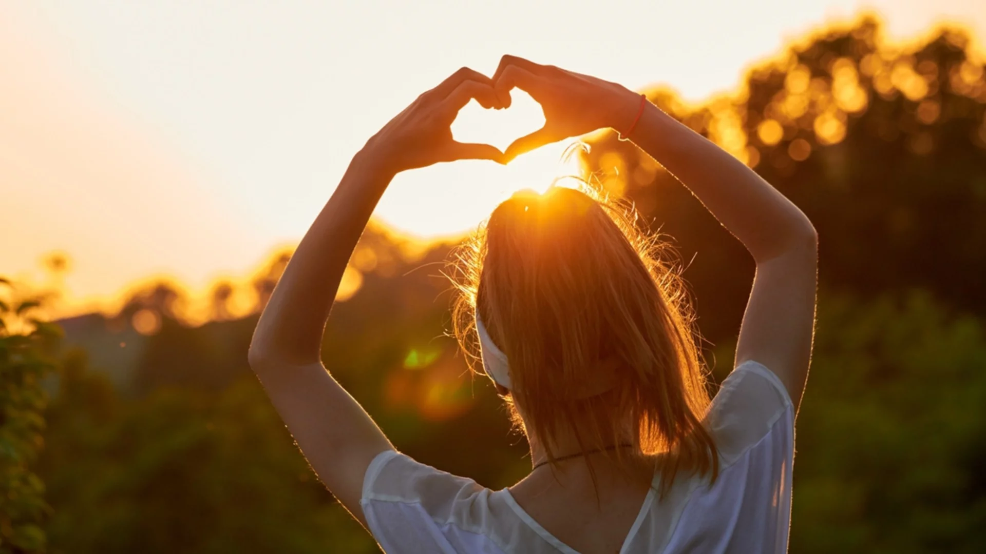 Хороскоп за утре, 2 ноември: Проблемните облаци изчезват от живота на Телците, а бурни ветрове ще подгонят Везните!