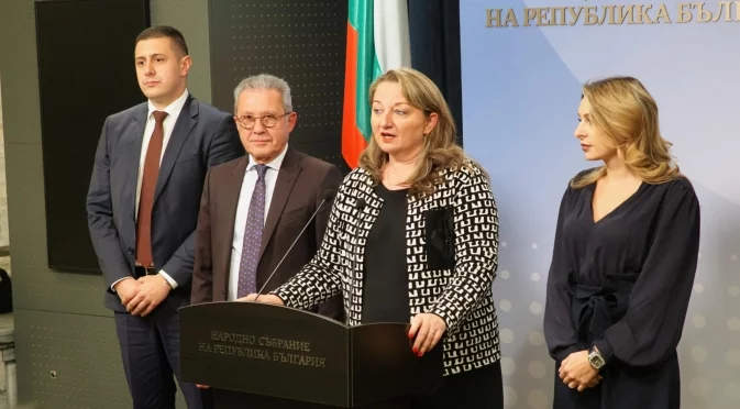 След бурята от критики: Мнозинството все пак вдига минималната заплата и майчинските за втората година