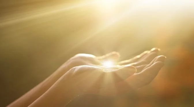 На Задушница: Лъв, Риби + още 2 зодии ще запалят свещ за миналото и ще получат светлина за бъдещето