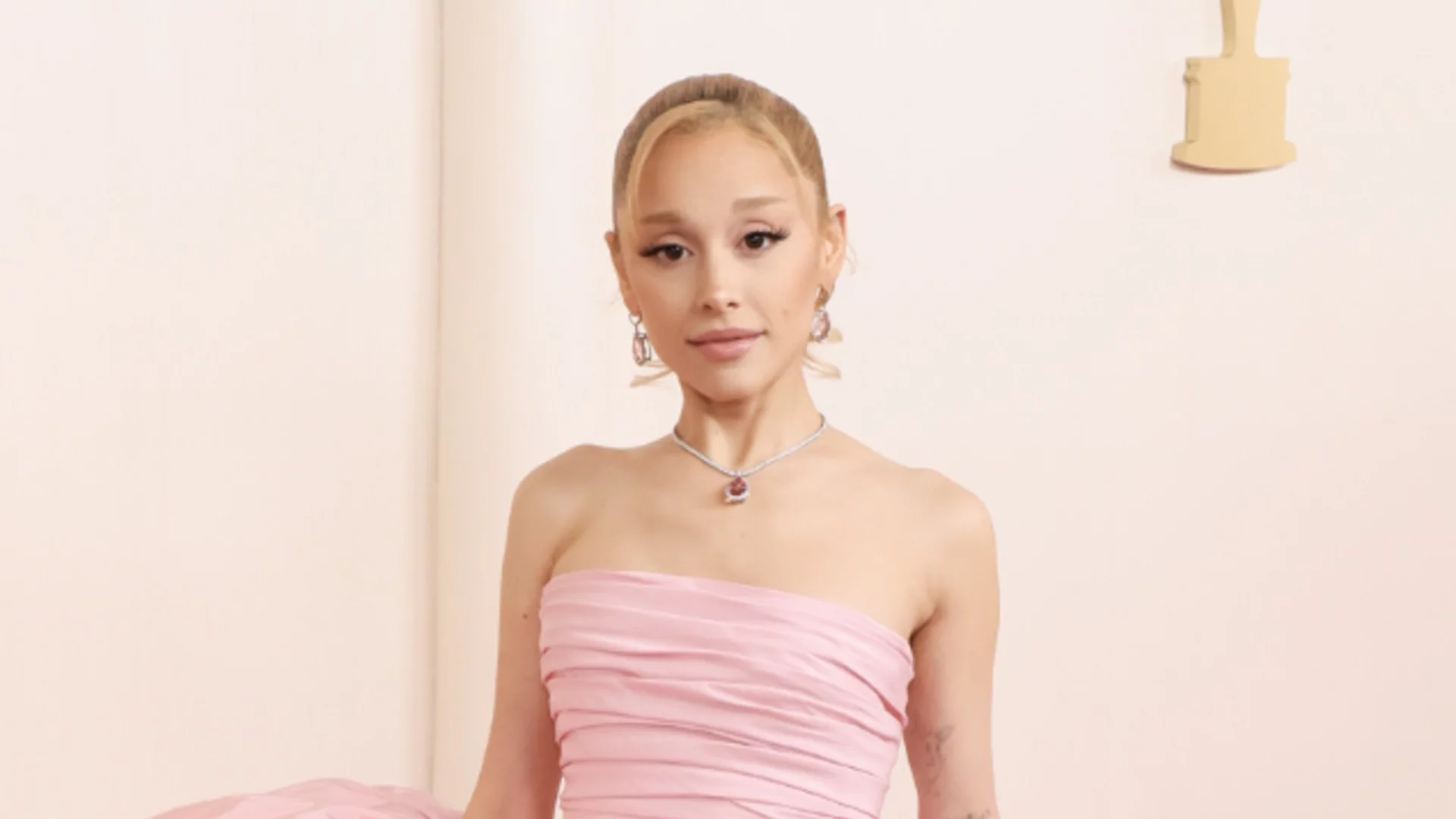 Ариана Гранде се върна към предишното си аз (СНИМКА)