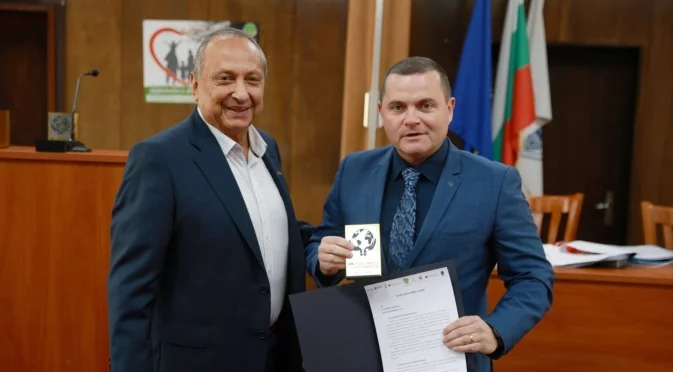 Кметът на Русе бе отличен за подкрепата си към инициативата „НЕзависими от зависимости“