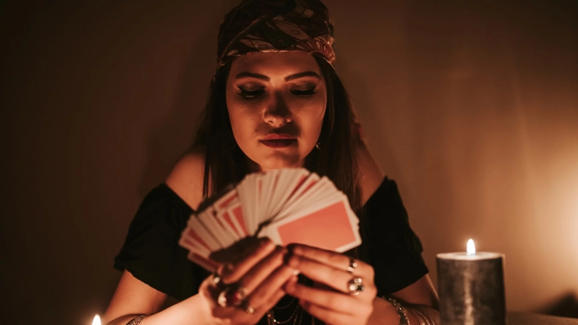 Таро хороскоп за всяка зодия за ноември 2025