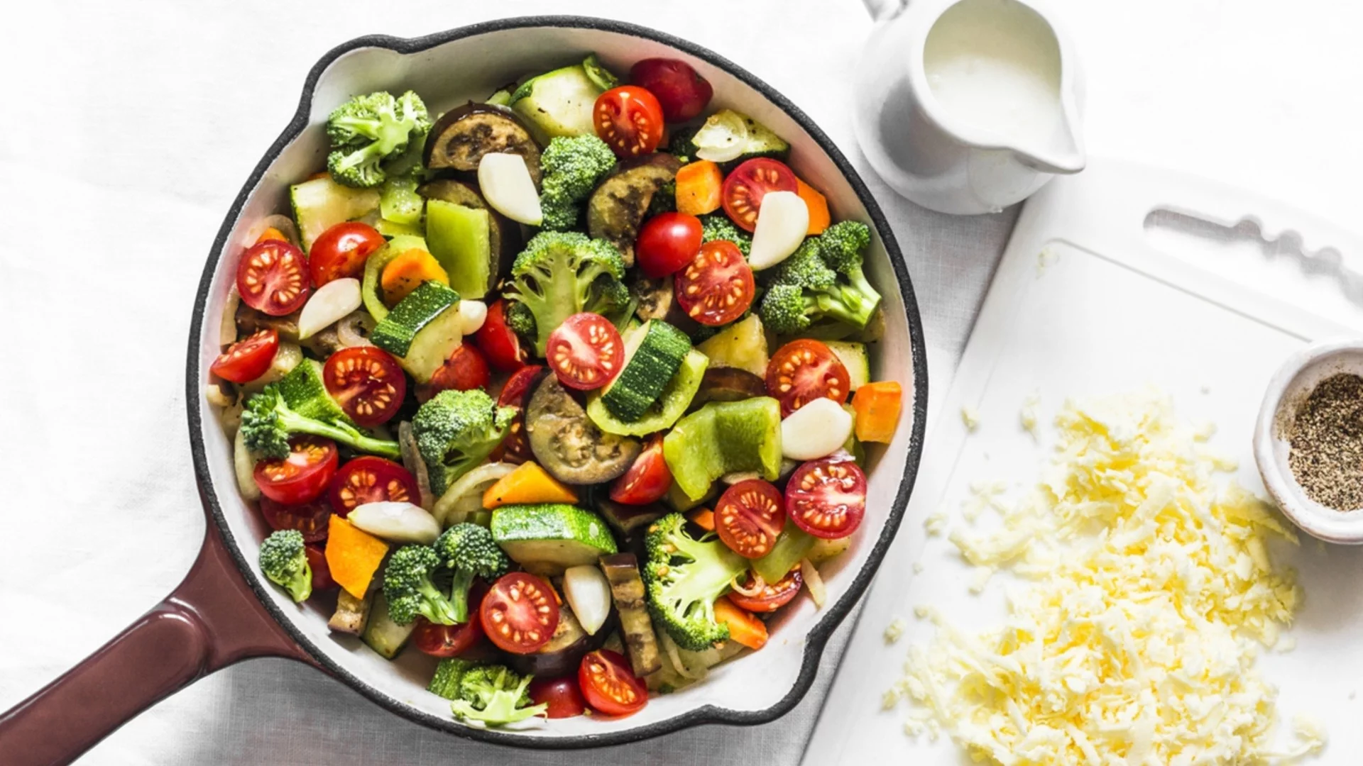 Как трябва да се комбинират месото и зеленчуците в един тиган