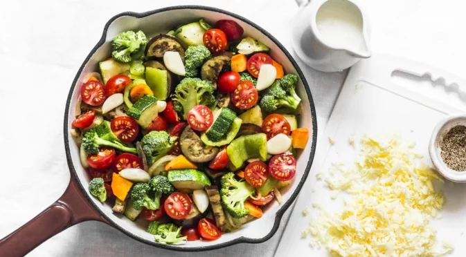 Как трябва да се комбинират месото и зеленчуците в един тиган