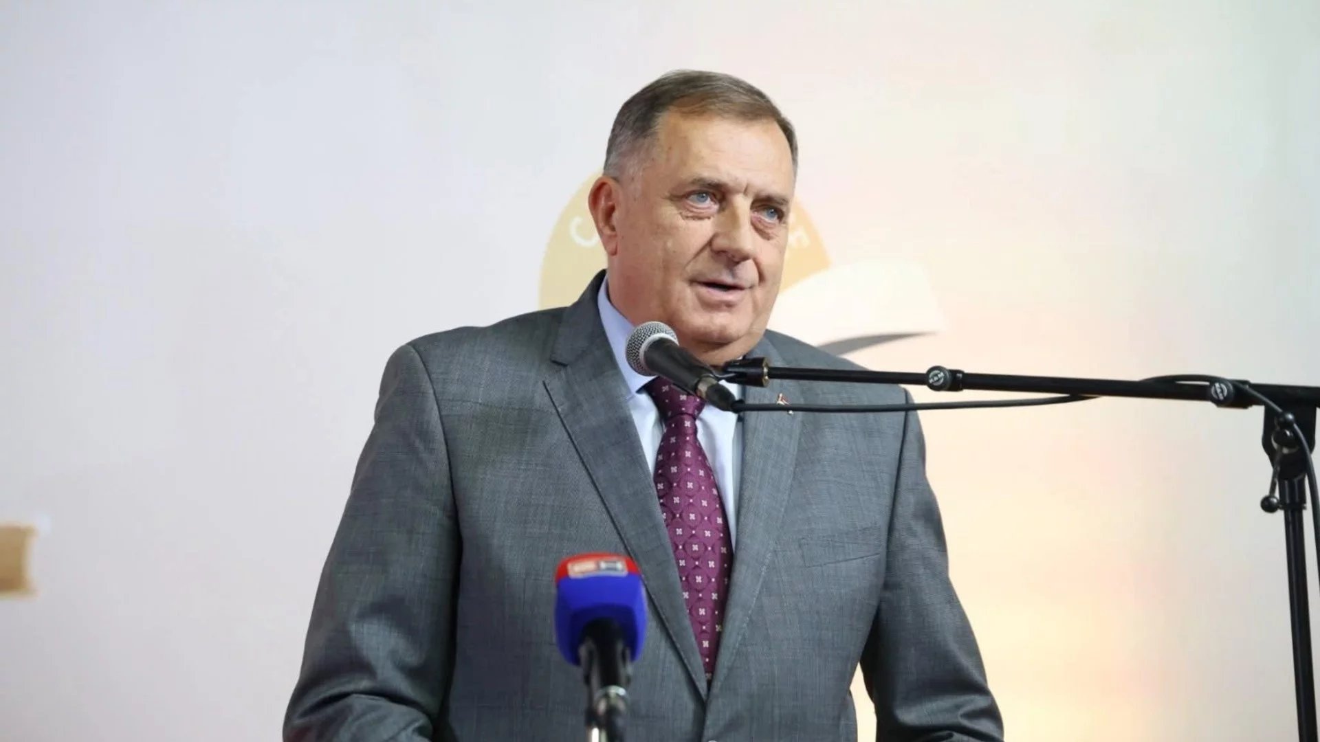 САЩ свалиха санкциите на Додик, не стана много ясно защо