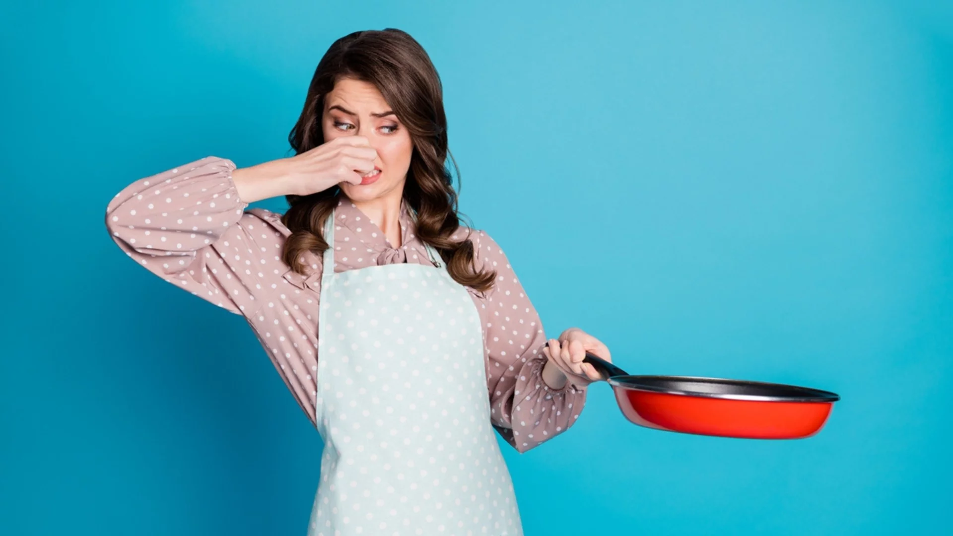 Как да премахнем миризмата от риба от тигана