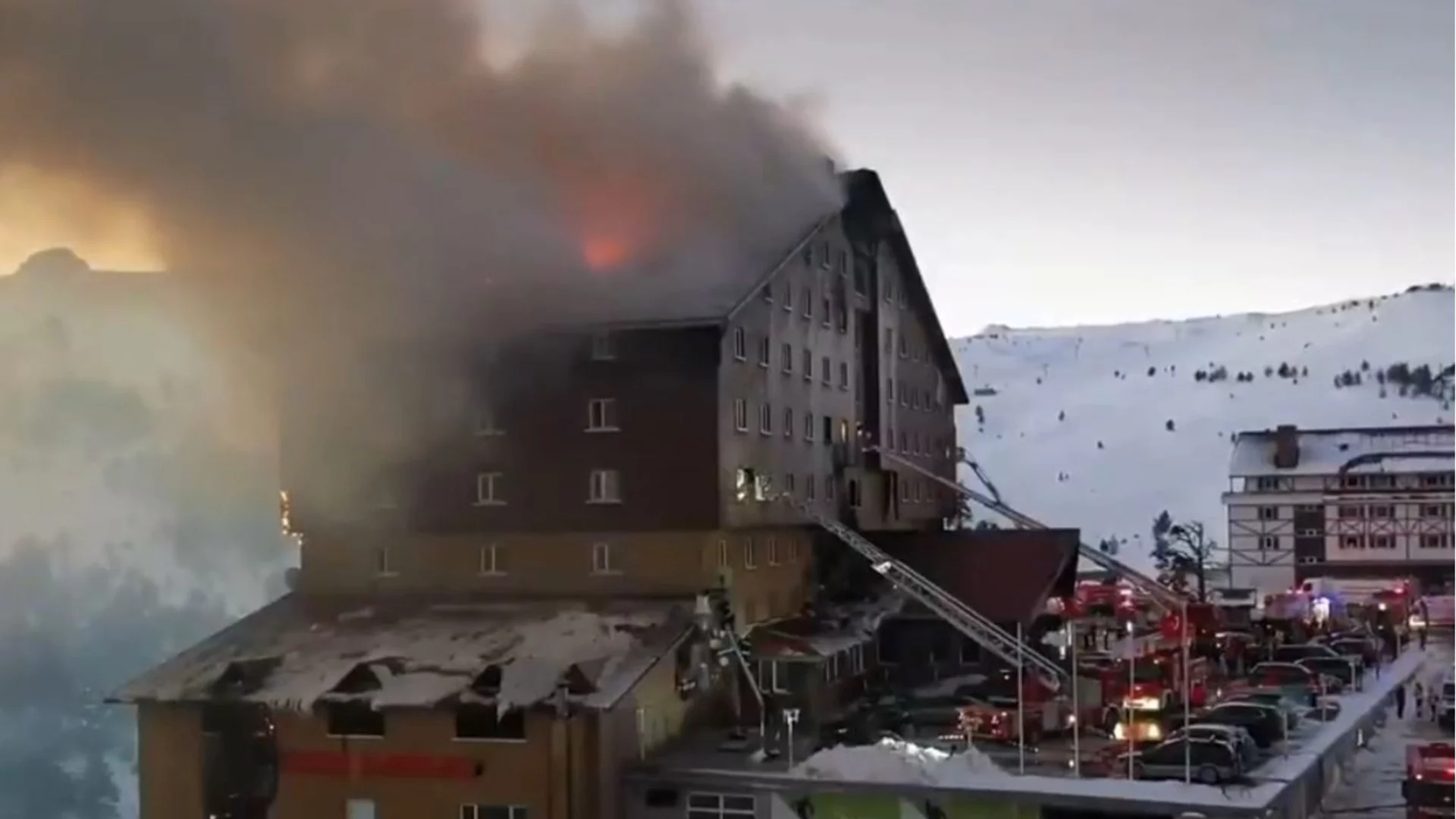 Осем доживотни присъди заради огромния пожар със 78 жертви в турски ски курорт