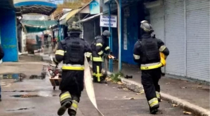 Жертви и ранени след руски удар по пазар в Херсон (СНИМКИ)
