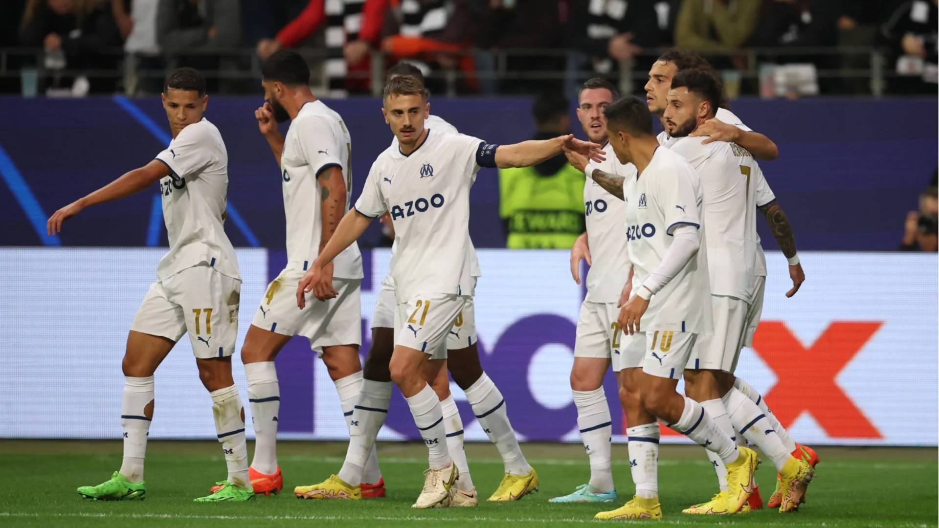 Кошмар във Франция: Играч на Марсилия колабира на терена