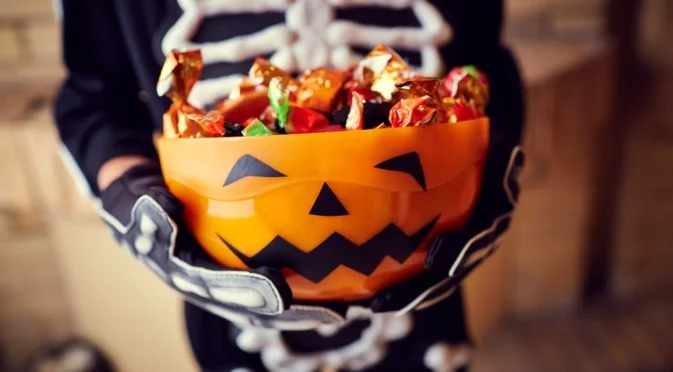 Приказни герои и имитатор на Тръмп: Хелоуин в Белия дом (ВИДЕО)