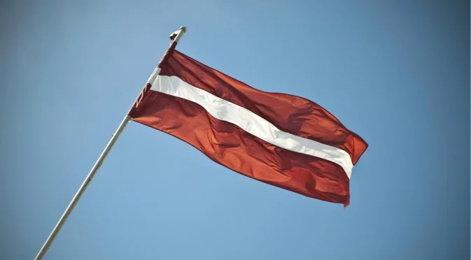 След оттегляне от Истанбулската конвенция: Хиляди протестират в Латвия (ВИДЕО)