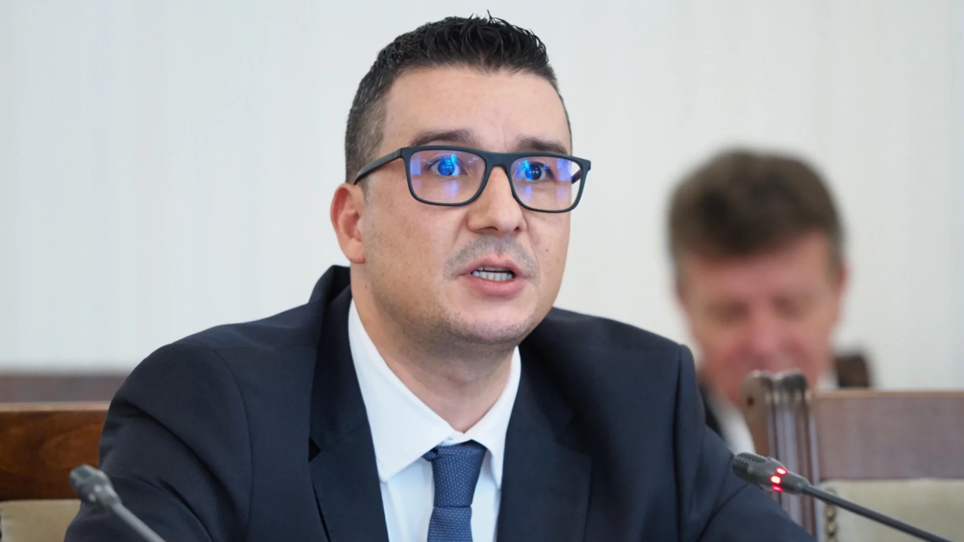 Министърът на икономиката: Няма недостиг на гориво в България