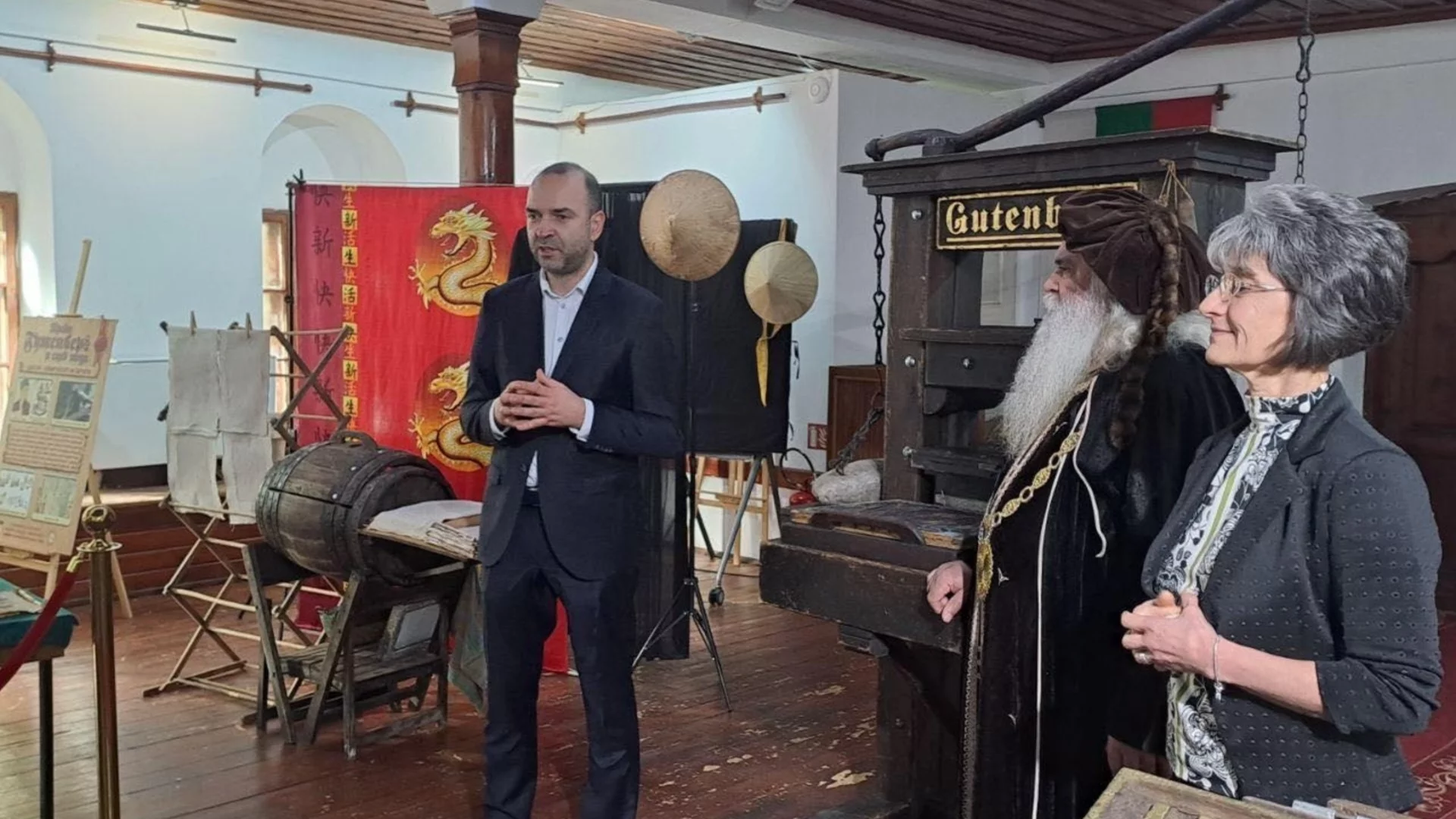 Кметът на Кюстендил даде началото на празничните прояви за Деня на народните будители