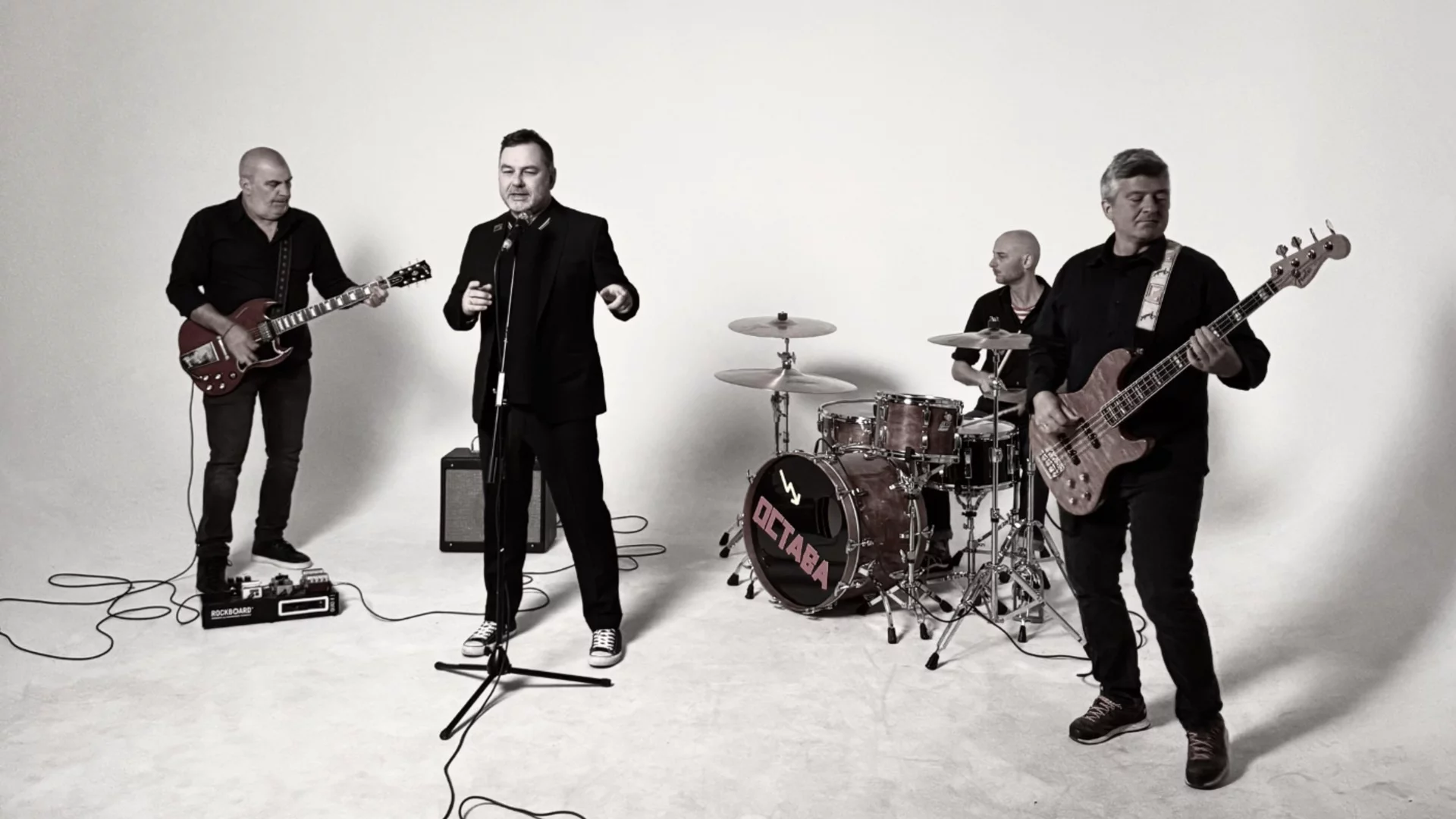 "Остава" представиха албум с акустичния си концерт от 2010 г.