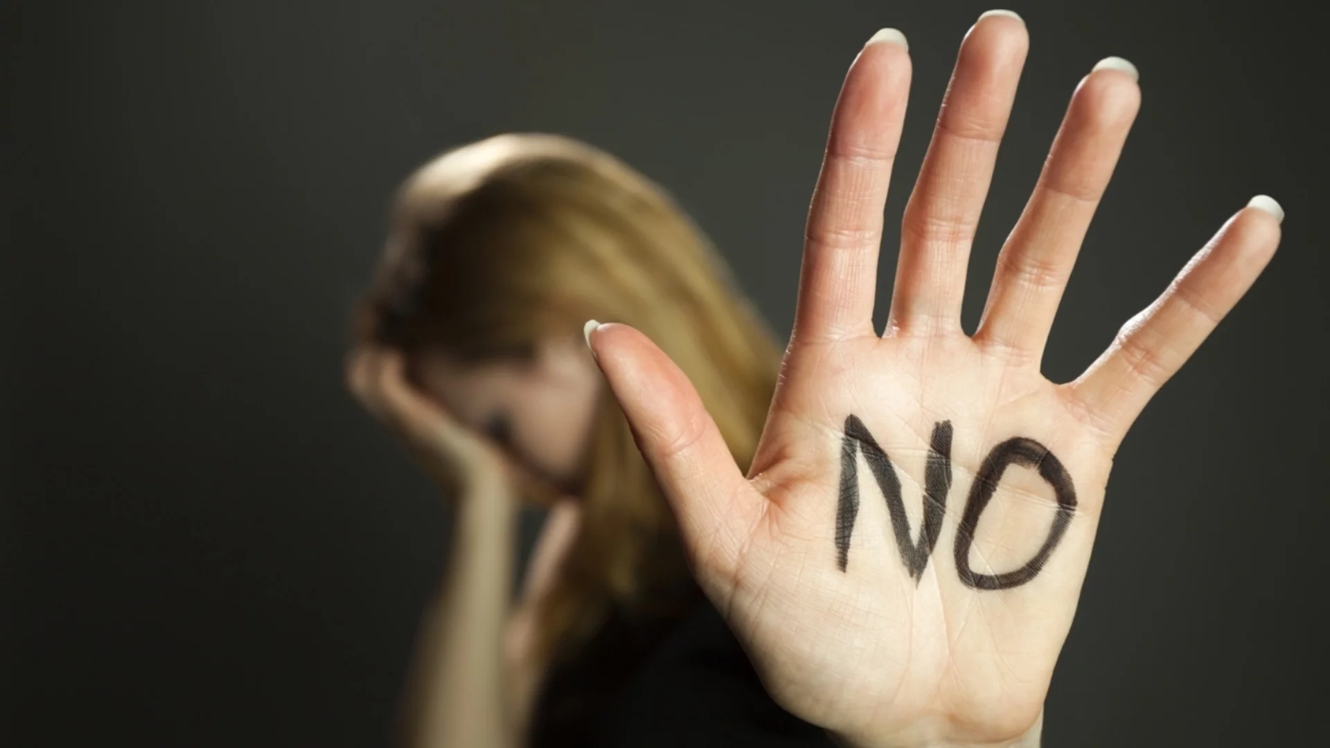 Франция реши: Няма секс, ако няма "да" - има изнасилване