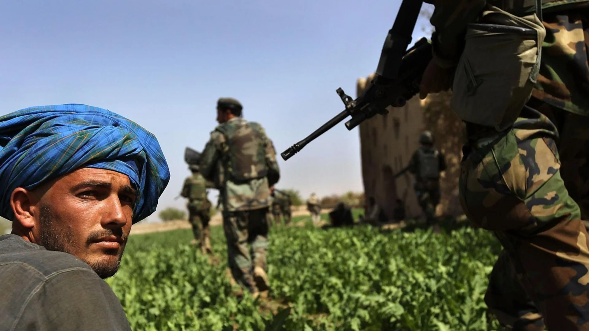 "Ще си стиснат ли ръцете": Афганистан и Пакистан подновяват преговорите за мир